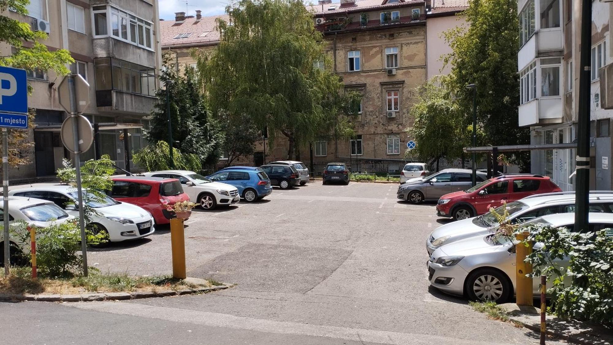 Quiet Apartment In City Center, Free Private Parking Szarajevó Kültér fotó