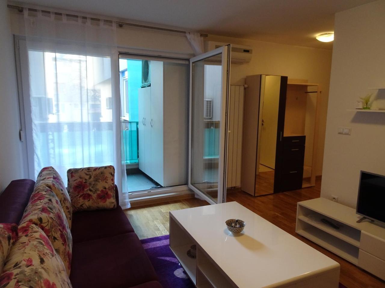 Quiet Apartment In City Center, Free Private Parking Szarajevó Kültér fotó